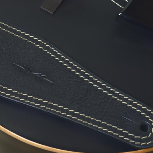BS53 guitar strap black-white DSC_0488.jpg
